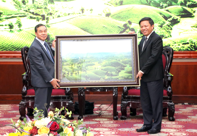 Đại sứ đặc mệnh toàn quyền nước CHDCND Lào tại Việt Nam thăm Phú Thọ?w=208&h=116