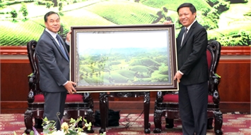 Đại sứ đặc mệnh toàn quyền nước CHDCND Lào tại Việt Nam thăm Phú Thọ