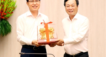 Chủ tịch UBND tỉnh Bùi Văn Quang làm việc với Công ty TNHH Samsung Electronics Việt Nam