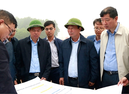Chủ tịch UBND tỉnh kiểm tra việc phóng tuyến, mở rộng đường cao tốc Tuyên Quang - Phú Thọ giai đoạn 2