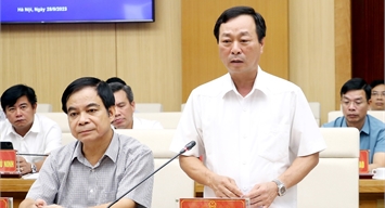 Chủ tịch UBND tỉnh Bùi Văn Quang làm việc với Tập đoàn Điện lực Việt Nam