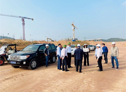 Phó Bí thư Thường trực Tỉnh ủy Phùng Khánh Tài đi kiểm tra một số dự án trọng điểm trên địa bàn tỉnh; thăm và làm việc tại Sở Kế hoạch và Đầu tư