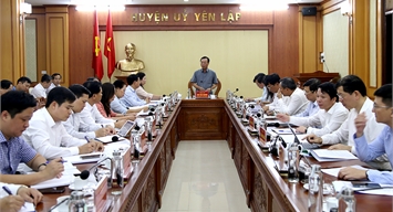 Chủ tịch UBND tỉnh Bùi Văn Quang làm việc với huyện Yên Lập