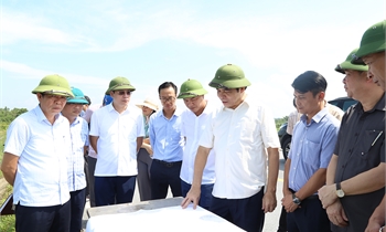 Kiểm tra tiến độ đầu tư, xây dựng cụm công nghiệp tại huyện Hạ Hòa